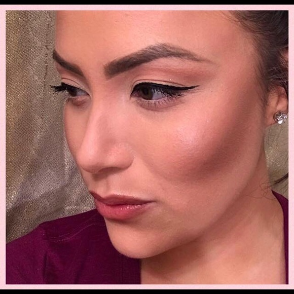 Meet your Posher, Dlorah - Picture 2 of 8